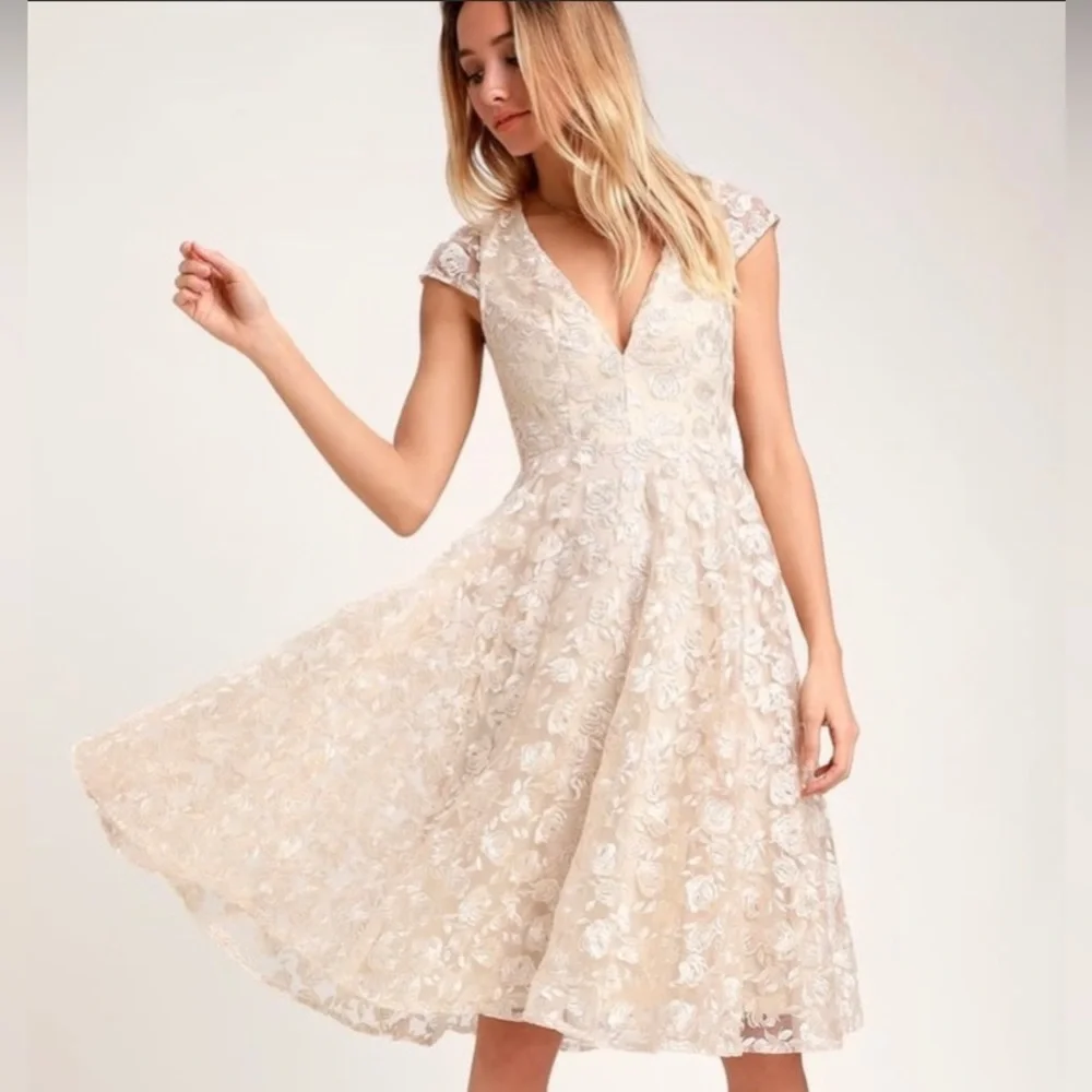 New Lulu's Jacqueline Champagne Floral Embroidered Backless Midi Dress Size S